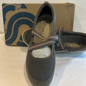 Adela Lily Wide, cloud, steppers by Clark size 8 1/2 wide